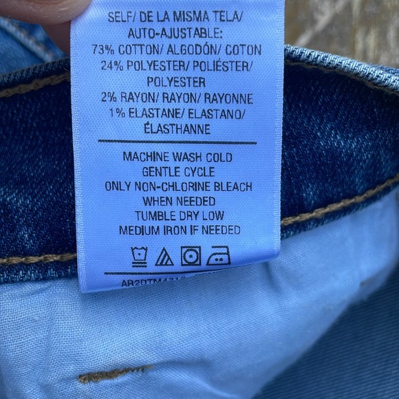 NWT Joe's Jeans Easy Bermuda Denim Cut-Off Denim Shorts - Picture 8 of 14